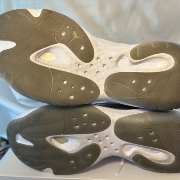 Nike - Jordan 11 CMFT Low - Picture 7 of 9